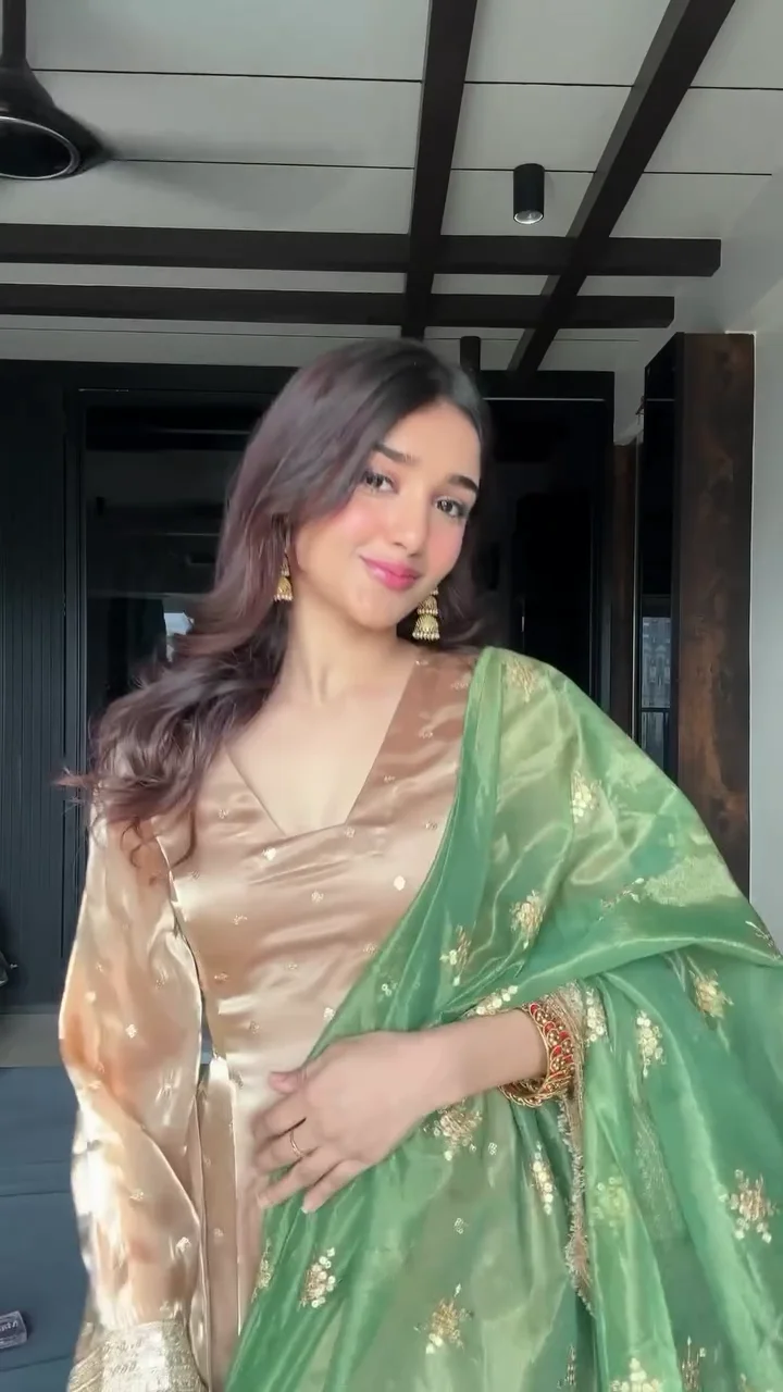 Peach Kurta with Green Dupatta